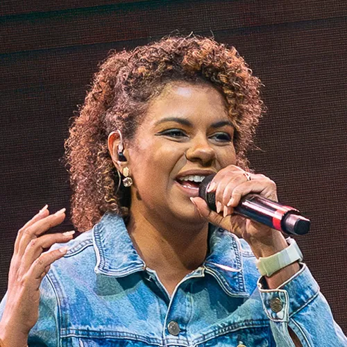 Nívea Soares