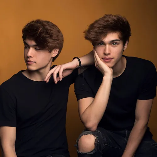 Stokes Twins Live Sub Count - 139,754,637 Subscribers | RealTimeSubCount
