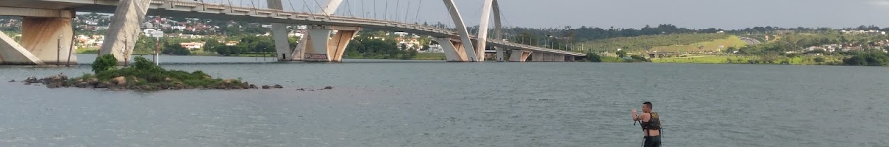 𝘋𝘢𝘷𝘪𝘯𝘰 𝘕𝘢 𝘊𝘩𝘢𝘤𝘢𝘳𝘢 e Dalma na cidade